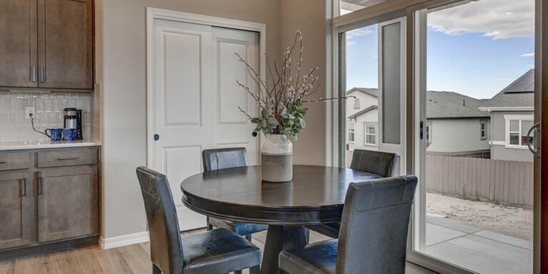 Edinburg HLC 1200x600 Dining Nook